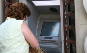 Banca centrală a Egiptului limitează retragerile de bani de la bănci